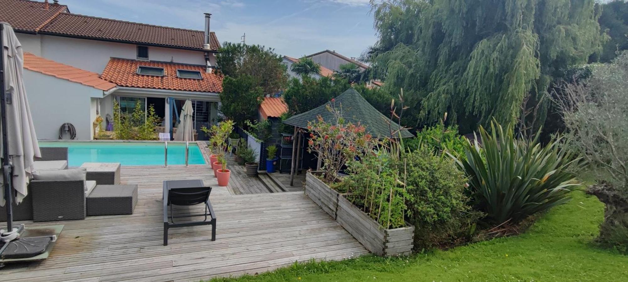Maison Jean De Luz 6 Personnes Piscine Et Jacuzzi Hébergement de vacances